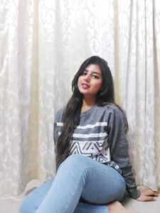 Ritu Biswas styling oversized full sleeve sweater in her fashion and lifestyle blog